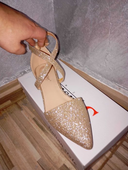 Vand sandale slapi de casă saboti