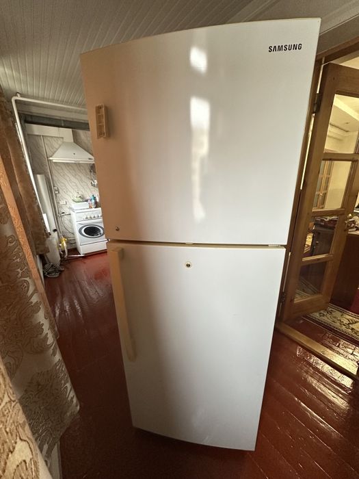 Холодильник SAMSUNG