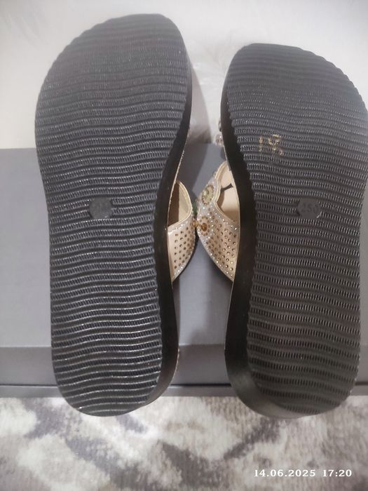 Летние,легкие, нарядные женские танкетки. Размер 40.