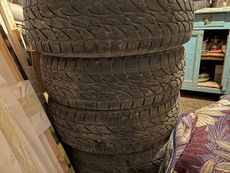 продам комплект летних шин