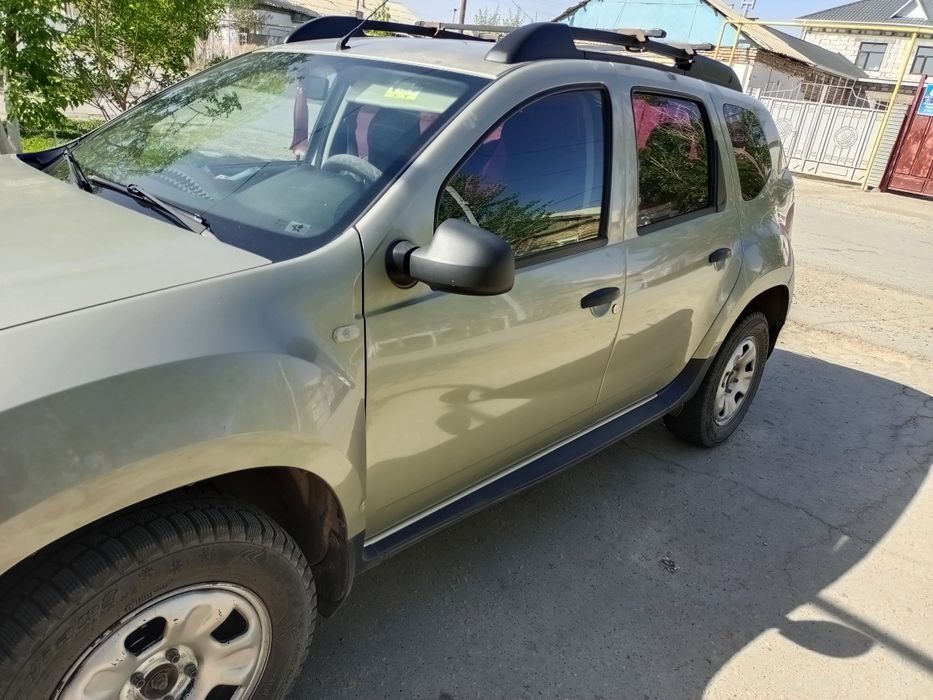 Рено дустер 2012года