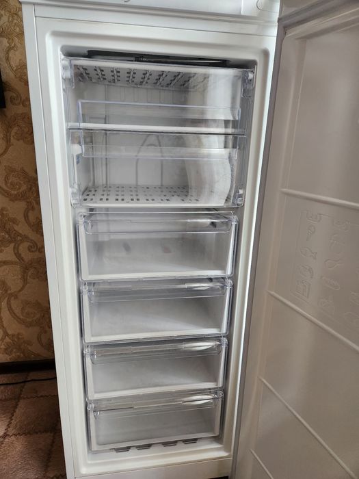 Продам морозильник