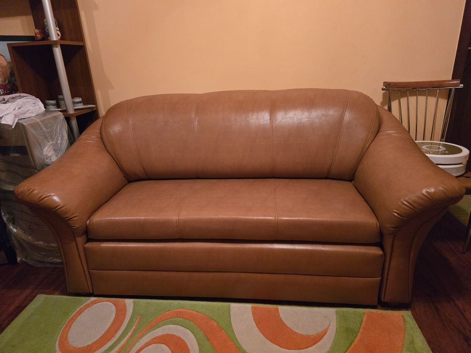 Обзавеждане за детски стаи и два  кожени дивана