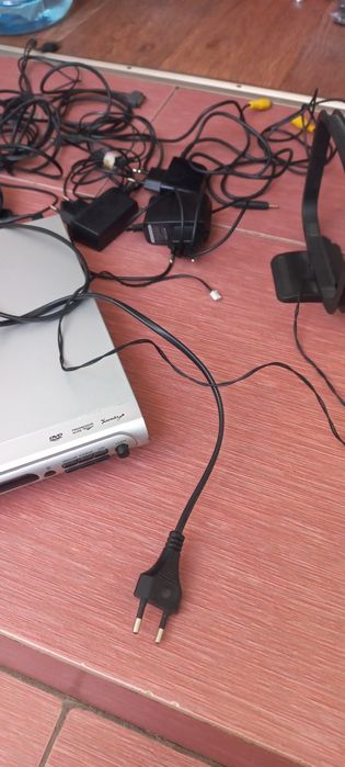 Продам видеоплейер с дисками, DVD ПЛЕЕР