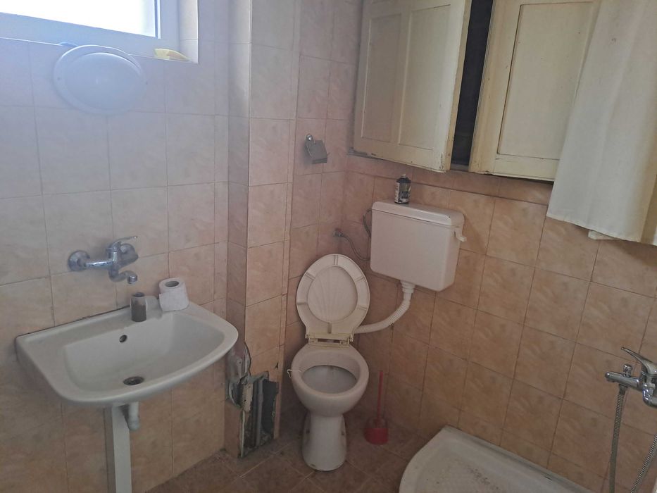 Продава се Тристаен апартамент в Плевен, Идеален център - 120 кв.м за 1042 €/кв.м - Снимка #8