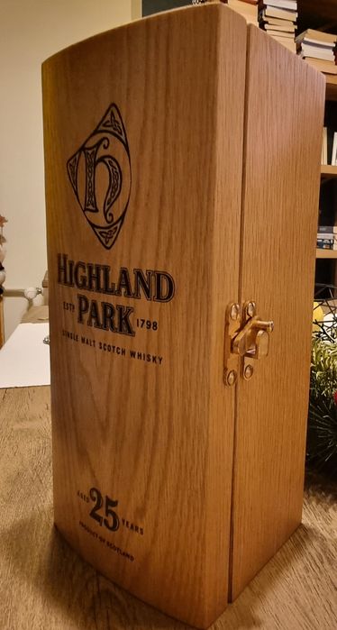 Дървена кутия от уиски Highland park 25 years