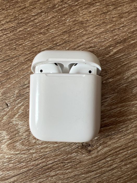 Airpods 2 —Gb White