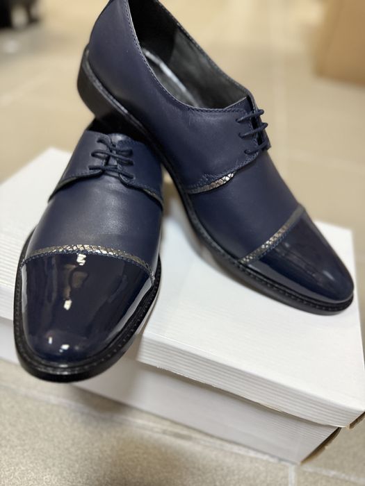 Vand pantofi eleganti din piele pentru barbati
