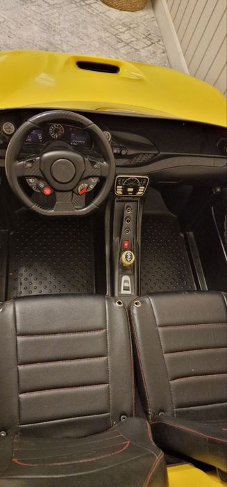 Продам детскую машину.