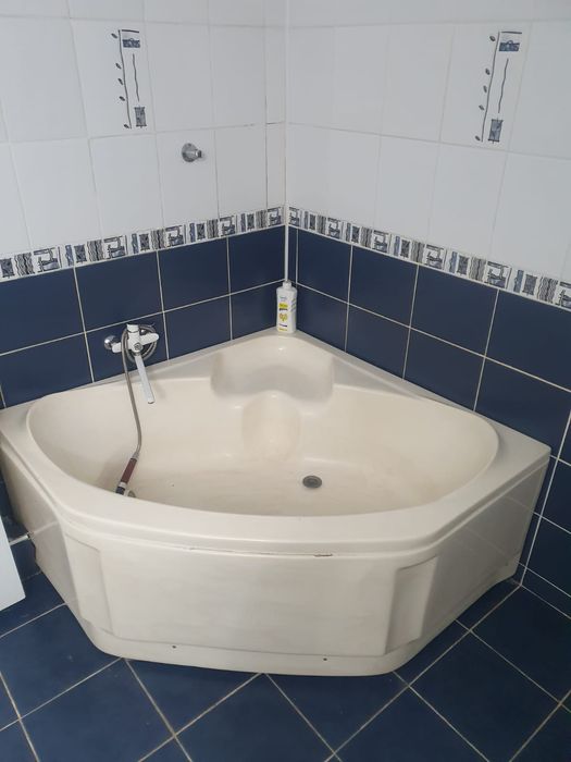 Продам ванну угловую