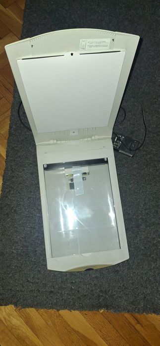 Скенер CanoScan D660u