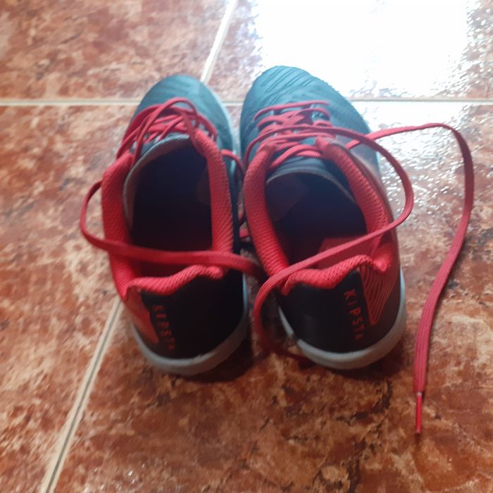 Детски стоножки много запазени като нови 32 номер