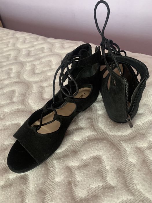 Продам босоножки