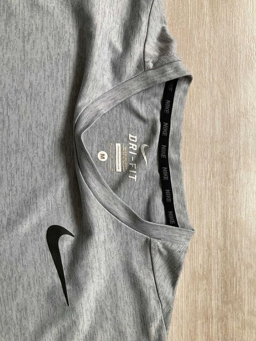 Найк Nike Dri Fit Breathe мъжка сива тениска размер М