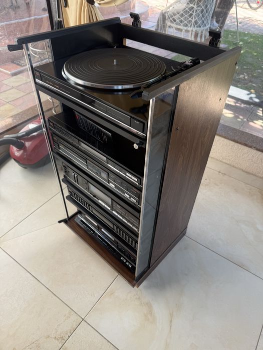 Linie rack Fisher cu boxe si telecomanda