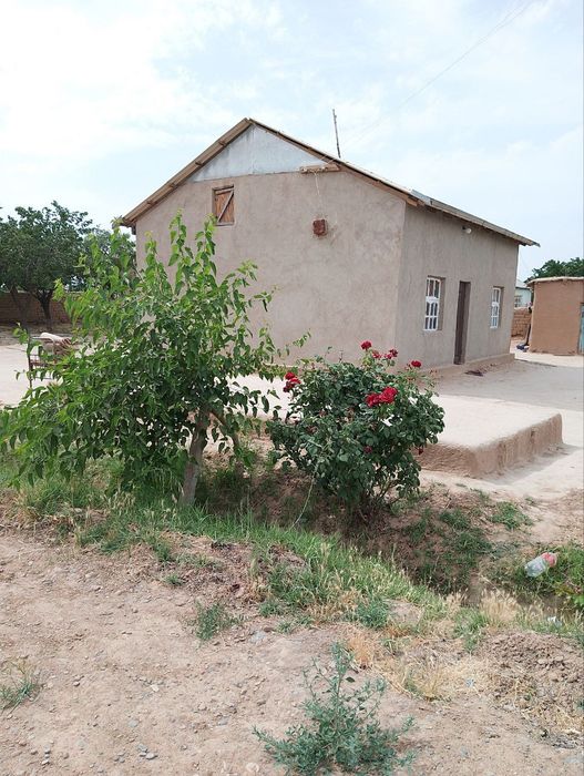 42 sotixli. uy maktab  bog‘cha yonida