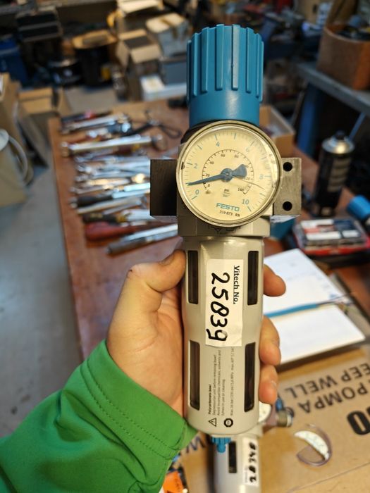 Vând lot de regulatoare FESTO