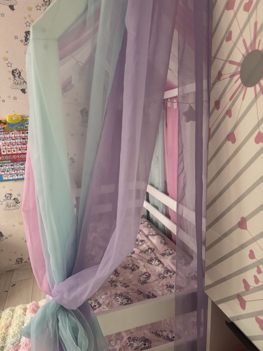 Продам кроватку в хорошем состояние .