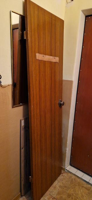 Отдам даром дверное полотно.