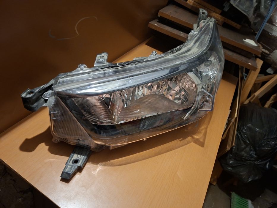 Ляв Фар Toyota Hilux 81150-0KK60 2020-2025