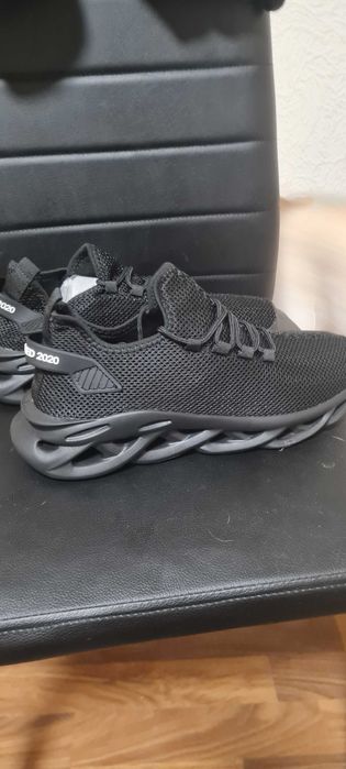 Продавам   обувки