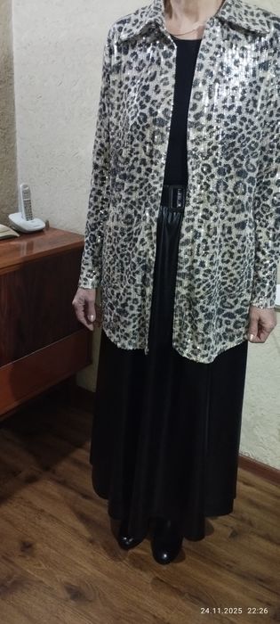 Продам нарядную накидку в люрексе