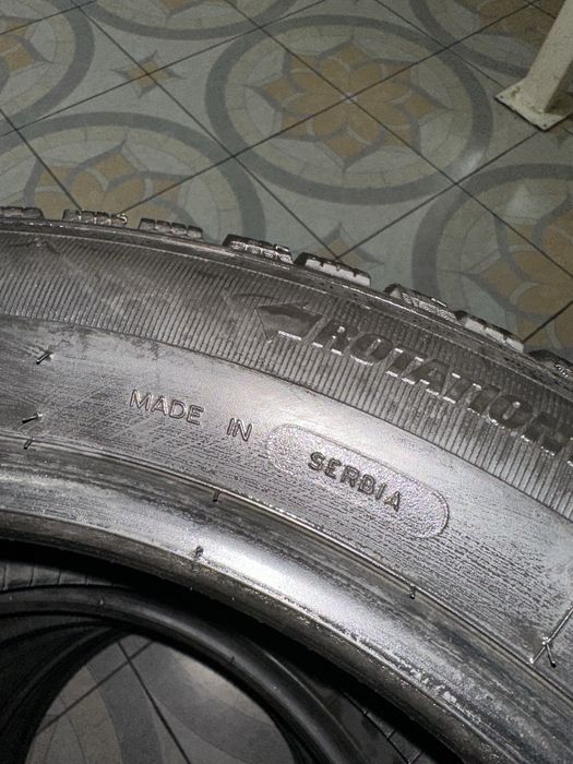 Шины 235/55/19 продам