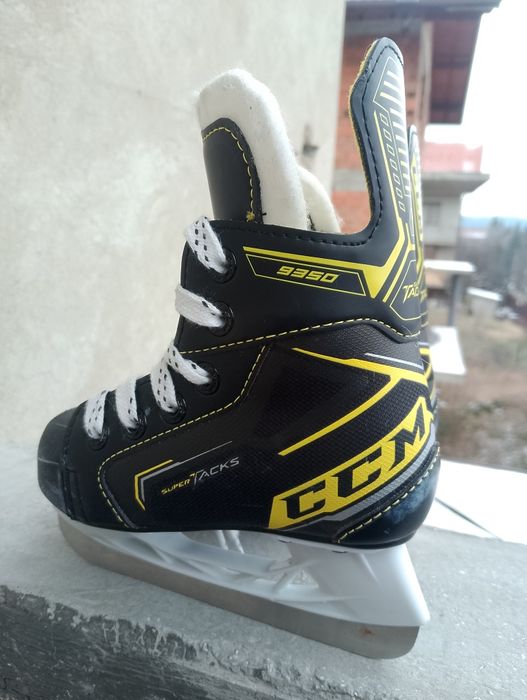 Кънки за хокей CCM 27ми номер