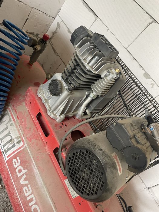 Vand compresor 240L marca FINI aproape nou de 2 ori folosit fara vreun defect sau pierderi de ulei