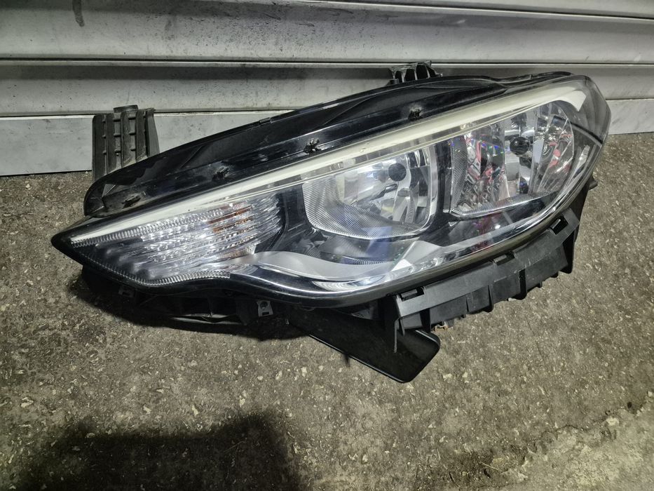 Ляв фар Fiat Tipo Фиат Типо фарове