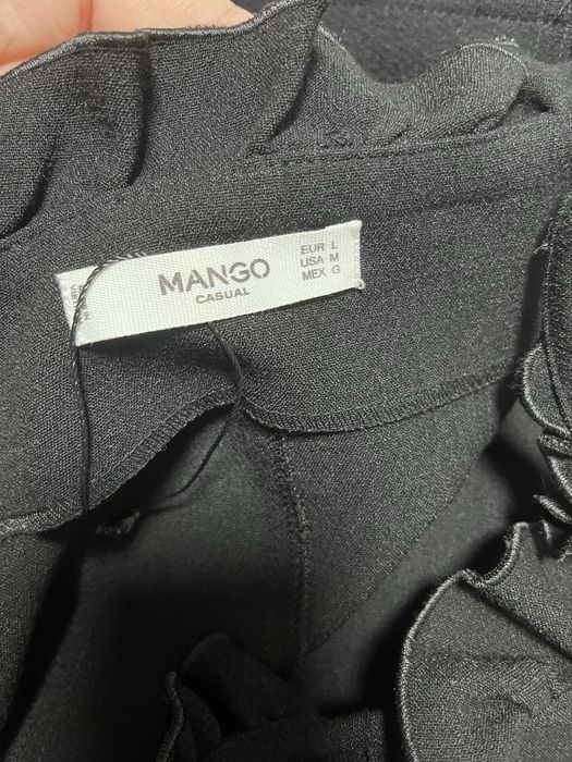 Черна рокля с гол гръб Mango