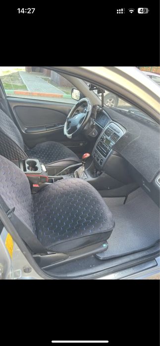 Машина Toyota Avensis