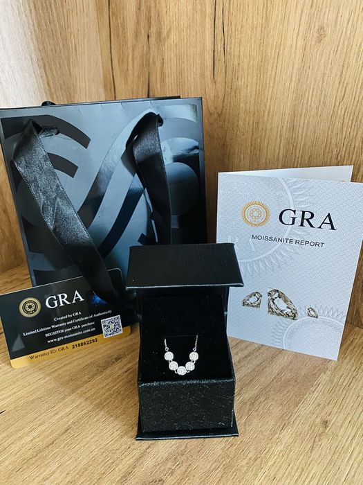 Сребърно колие с Мойсенит