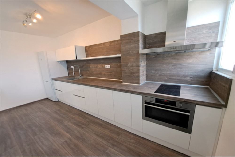 Дава се под наем Двустаен апартамент в Варна, Гранд Мол Варна - 70 кв.м за 433.5 € - Снимка #3