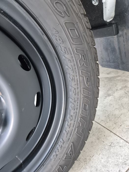 Продам летнее шины новые с  дисками