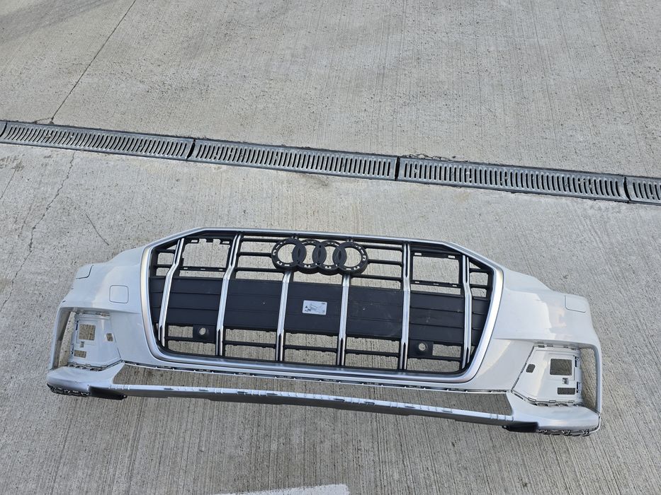 Bara fata cu grila centrala Audi A6 C8