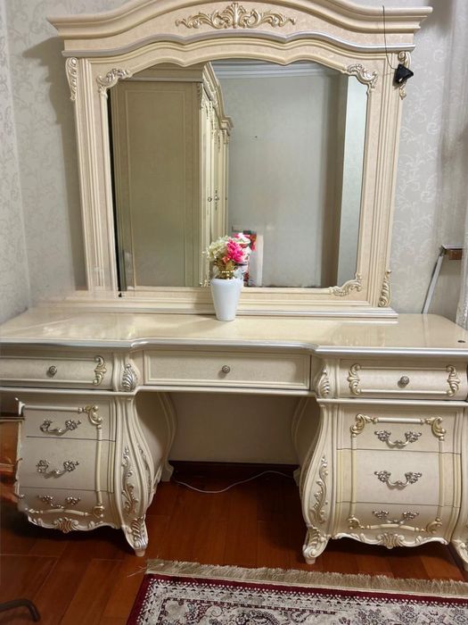 Спальный гарнитур