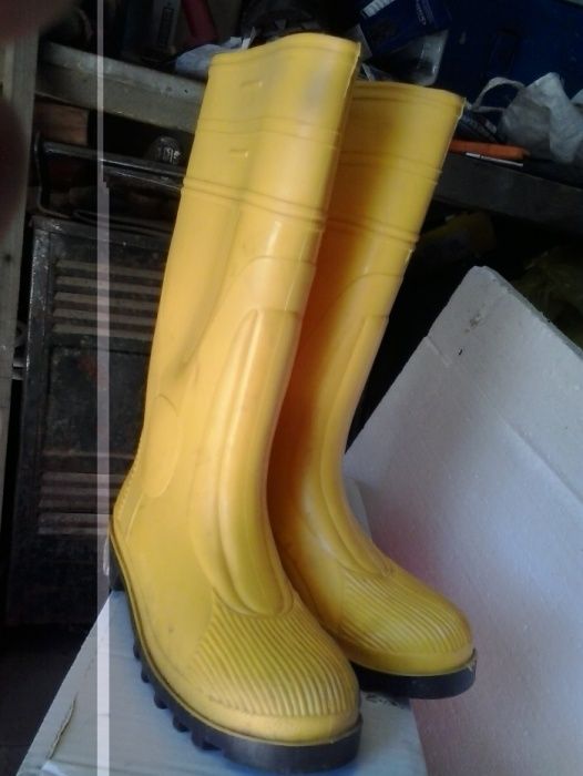 Сапоги с железным носком