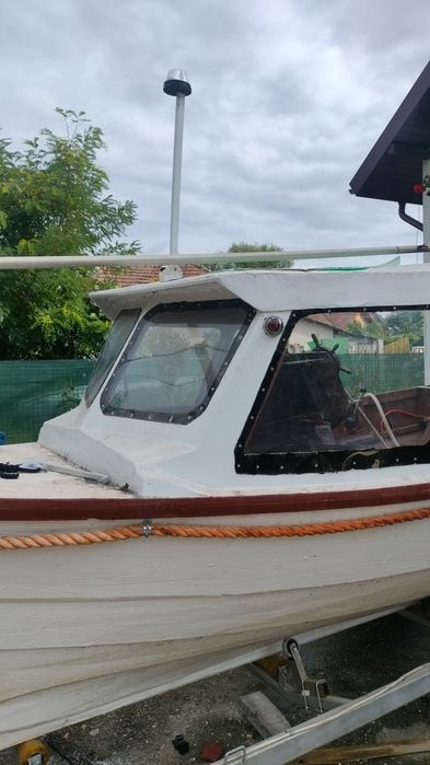 Barca cu motor diesel