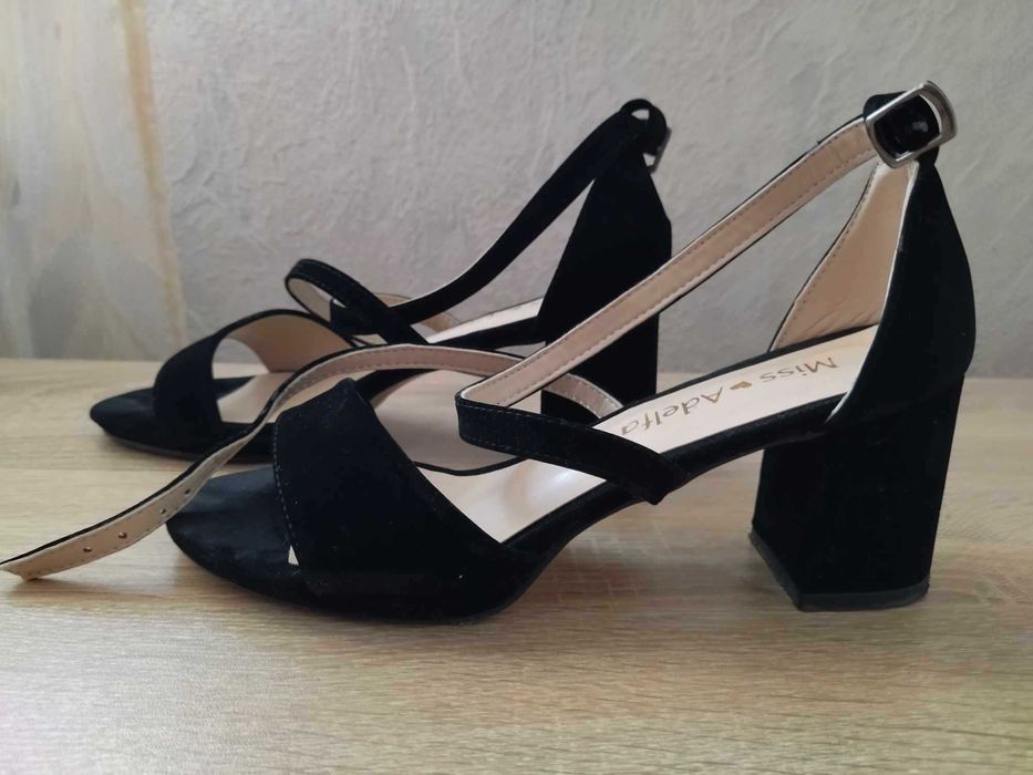 Семпли дамски сандали