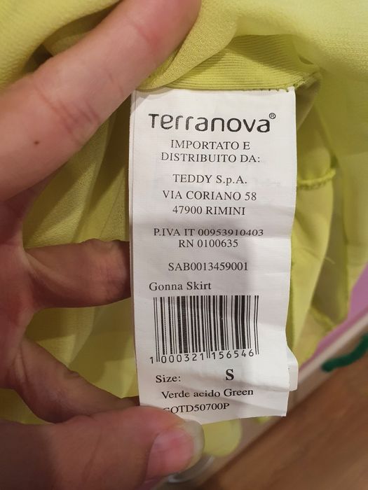 Супер сладка пола в неоново зелено