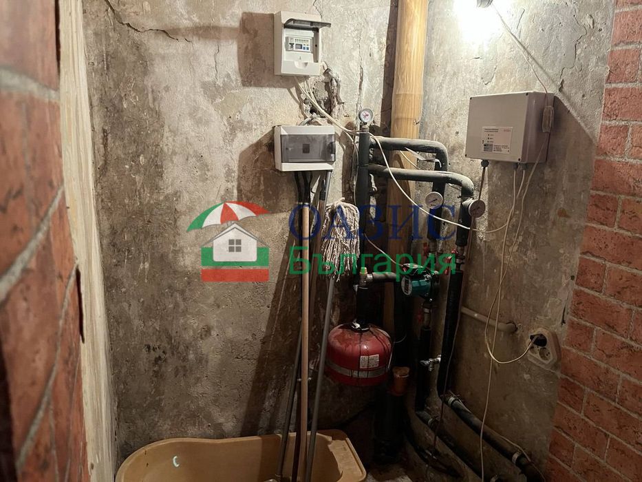 Двуетажна къща в центъра на гр. Свети Влас 245 м2, и двор 1 149 м2,