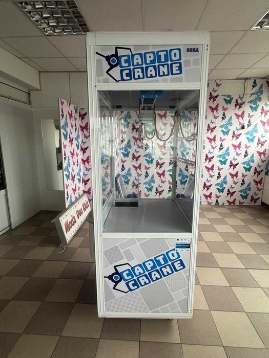 Vând joc distractiv - automat tip „claw machine”