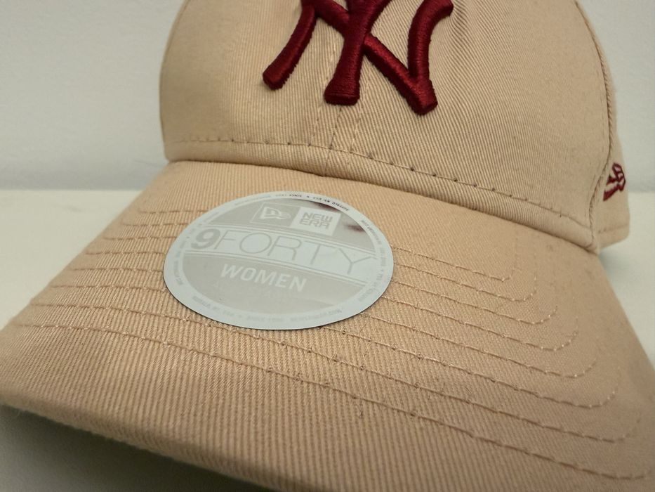 Sapca New Era 9FORTY NY dama bej noua