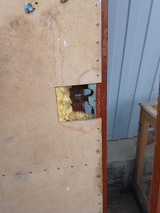 Дверь входная,не дорого