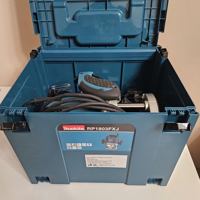 Оберфреза Makita RP1803FXJ