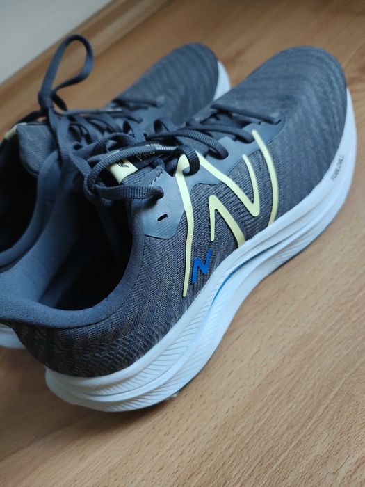 New Balance FuelCell Propel v4