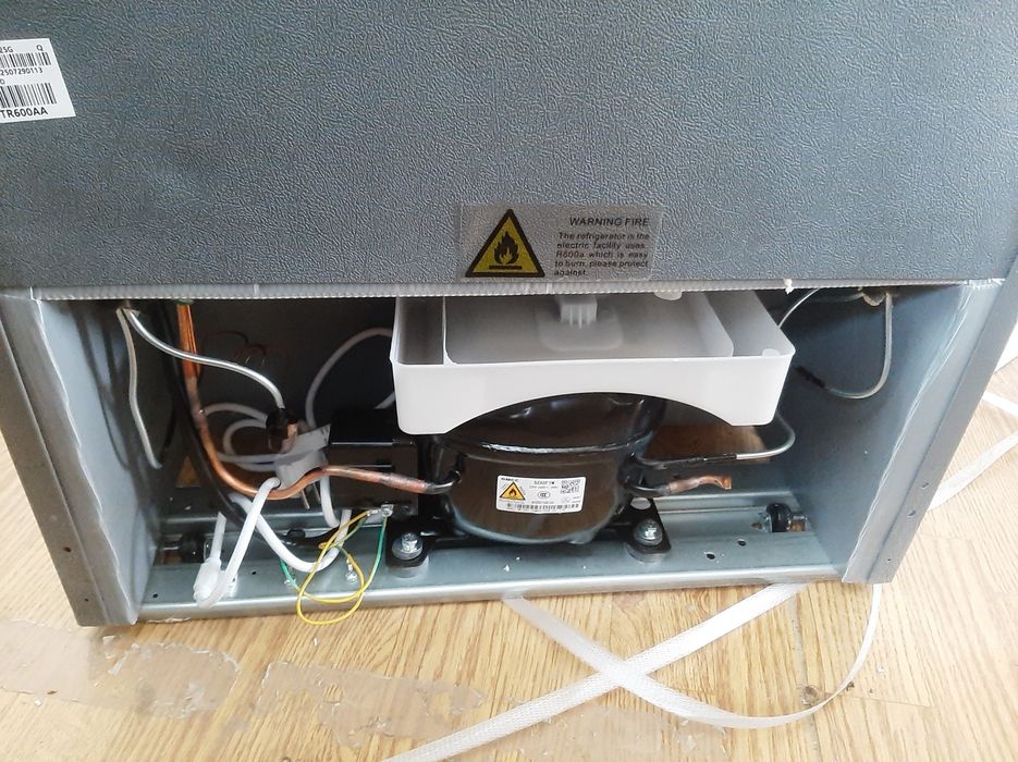 Холодильник "aucma"