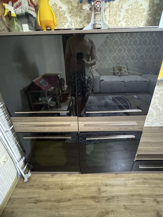 Продам Сервант современный