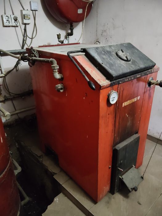 Centrala termica pe lemne 35 kw,in funcțiune +pufer 1000 litri cu boiler incorporat 300 litri+vas expansiune, pompe , amestecător linii, etc